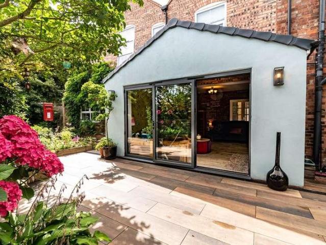 5 bed house for sale