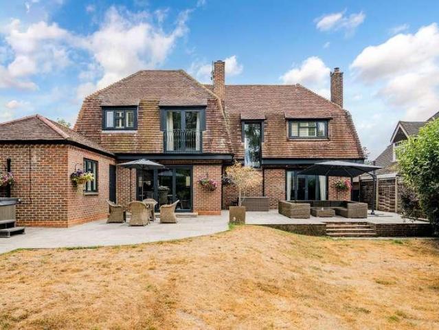 5 bed house for sale