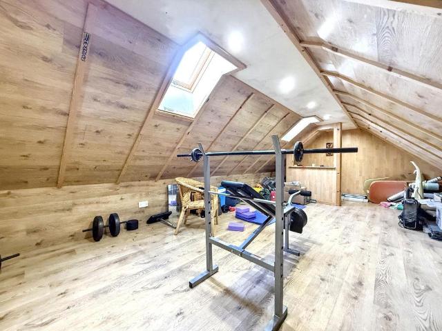 5 bed house for sale
