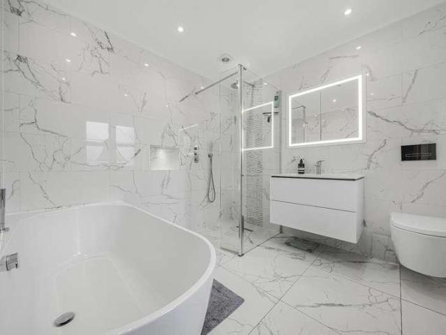 5 bed house for sale