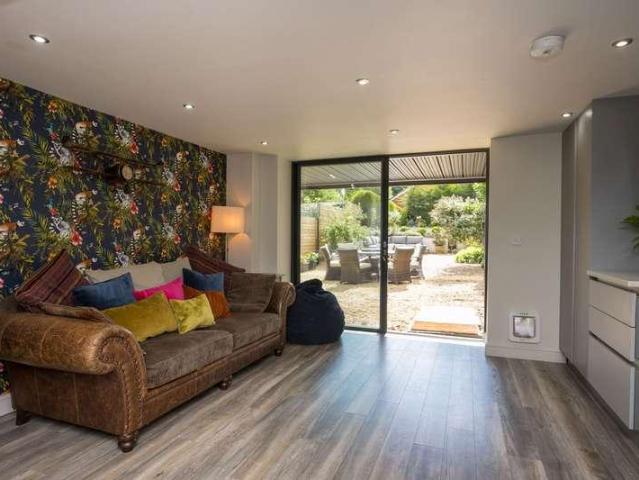 5 bed house for sale
