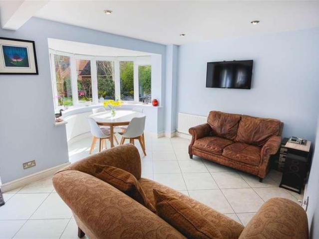 5 bed house for sale