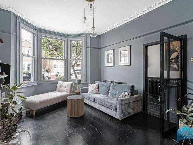 5 bed house for sale