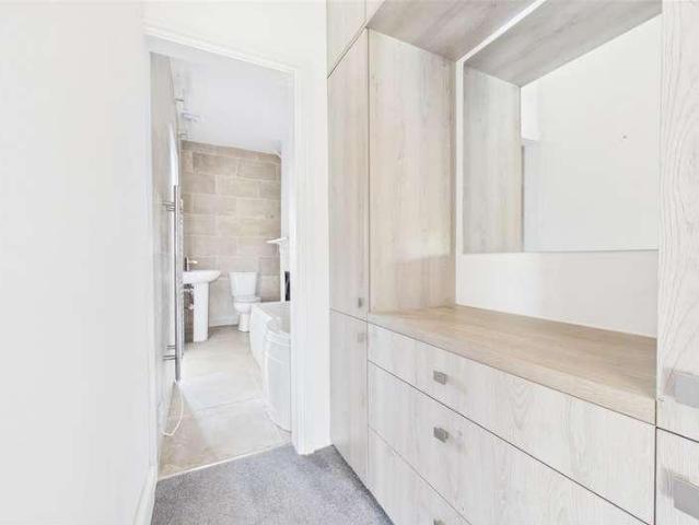 5 bed house for sale
