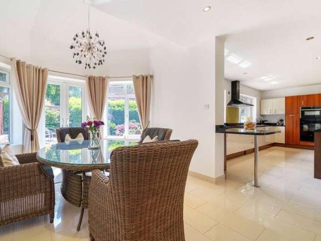 5 bed house for sale