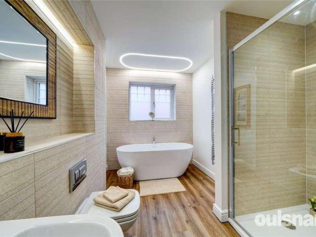 5 bed house for sale