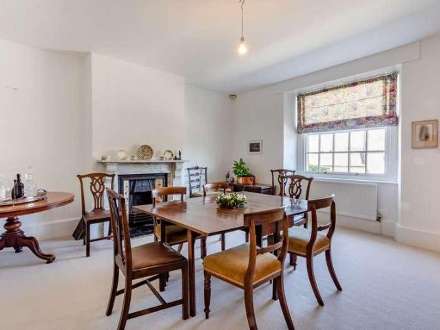 5 bed house for sale