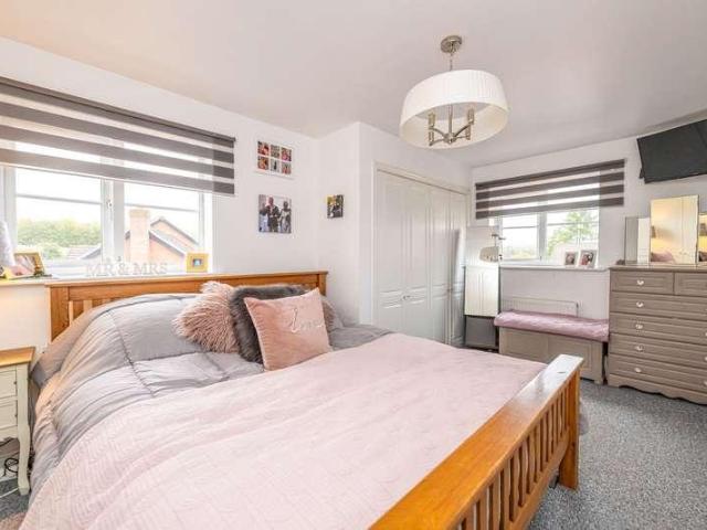 5 bed house for sale