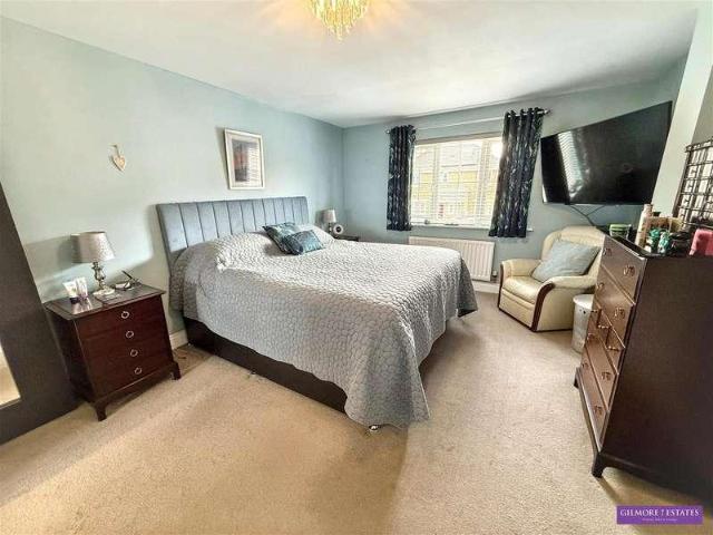 5 bed house for sale