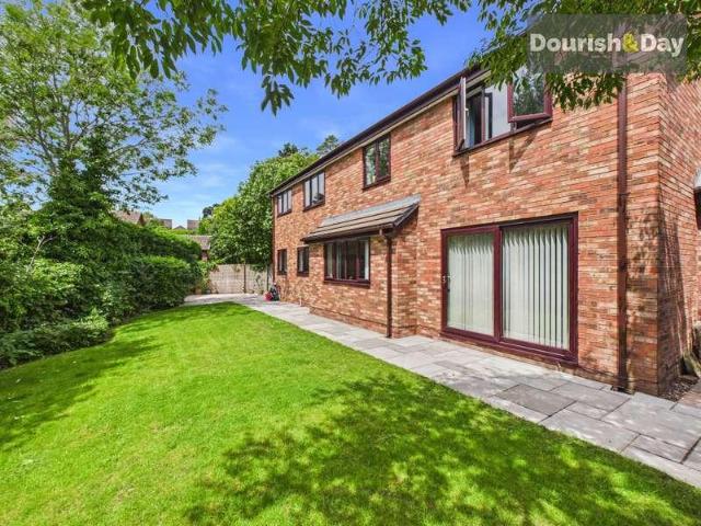 5 bed house for sale
