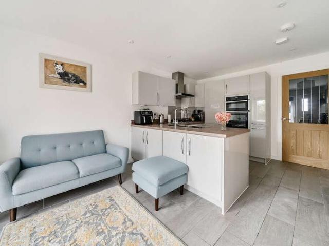 5 bed house for sale