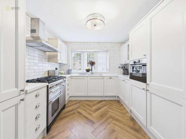 5 bed house for sale