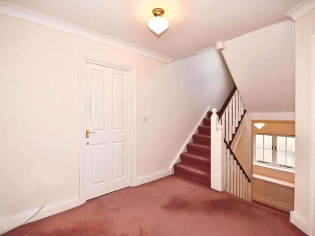 5 bed house for sale