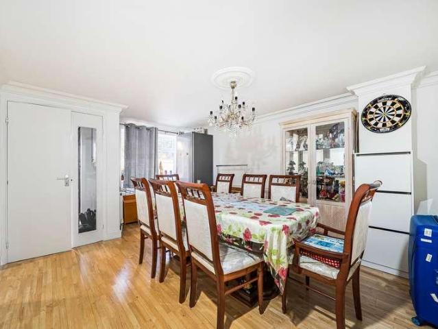 5 bed house for sale