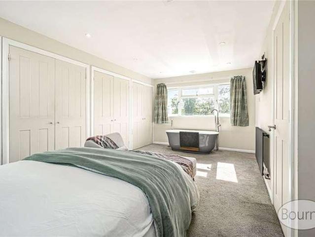 5 bed house for sale