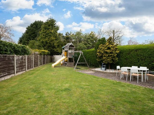 5 bed house for sale