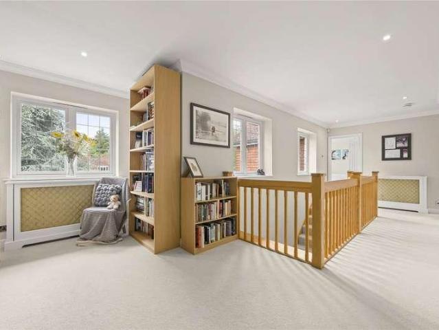 5 bed house for sale