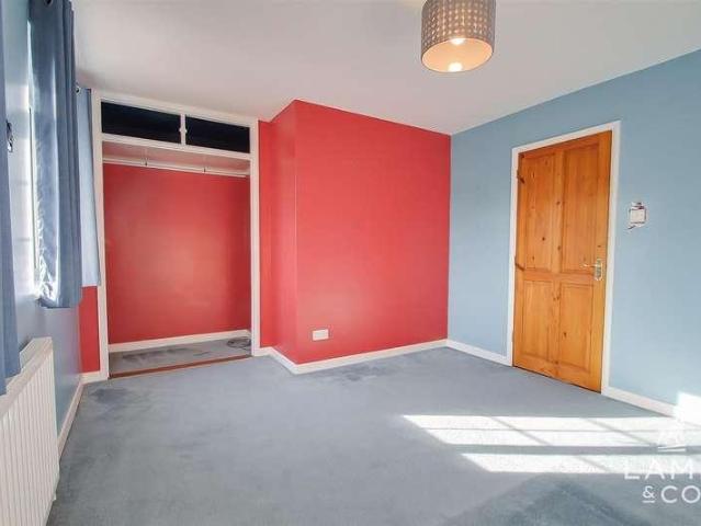 5 bed house for sale
