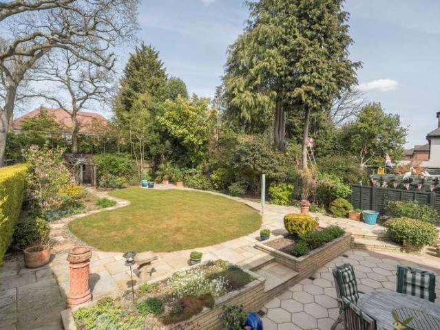 5 bed house for sale