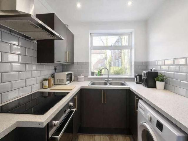 5 bed house for sale