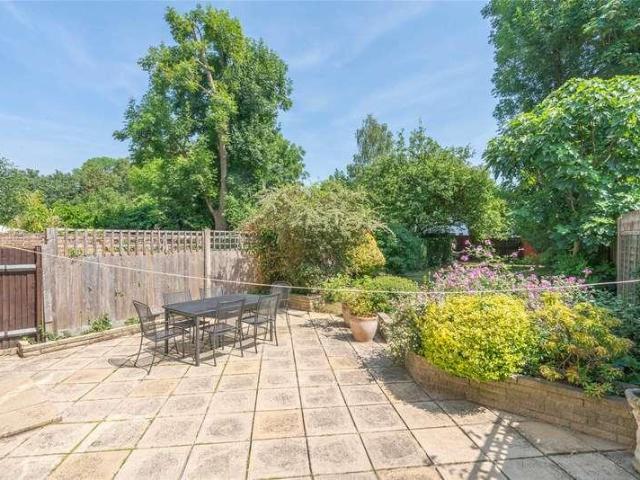 5 bed house for sale