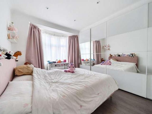 5 bed house for sale
