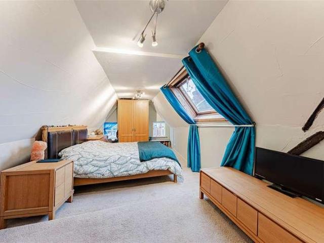 5 bed house for sale