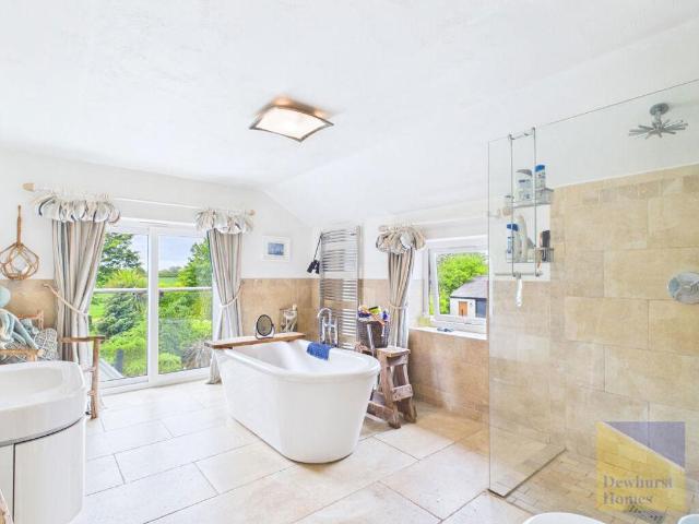 5 bed house for sale