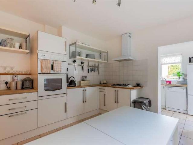 5 bed house for sale