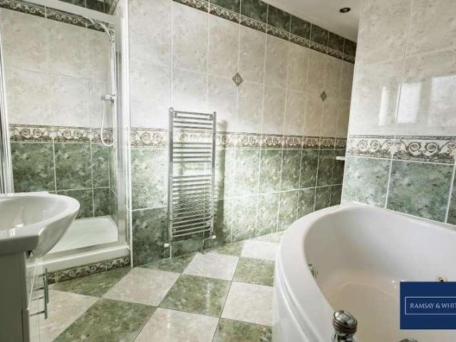 5 bed house for sale