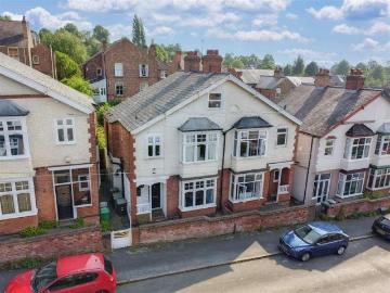 5 bed house for sale