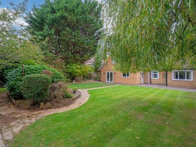 5 bed house for sale