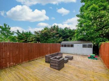 5 bed house for sale