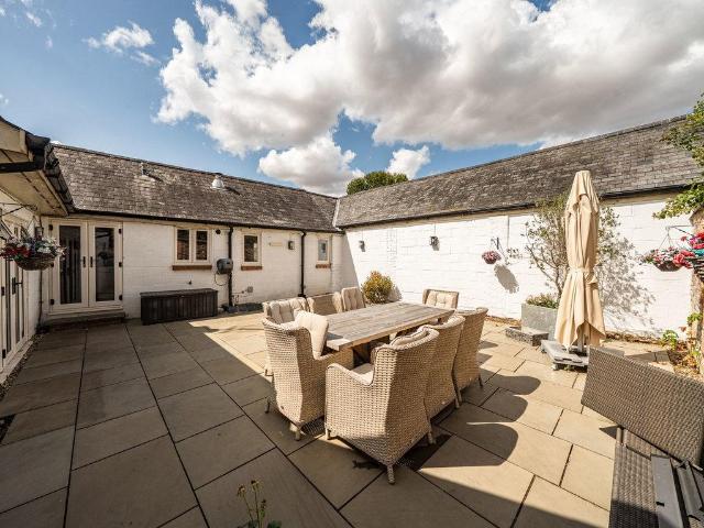 5 bed house for sale