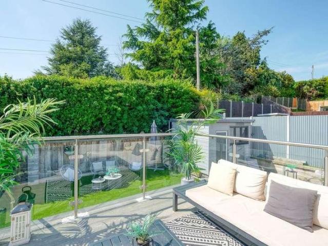 5 bed house for sale