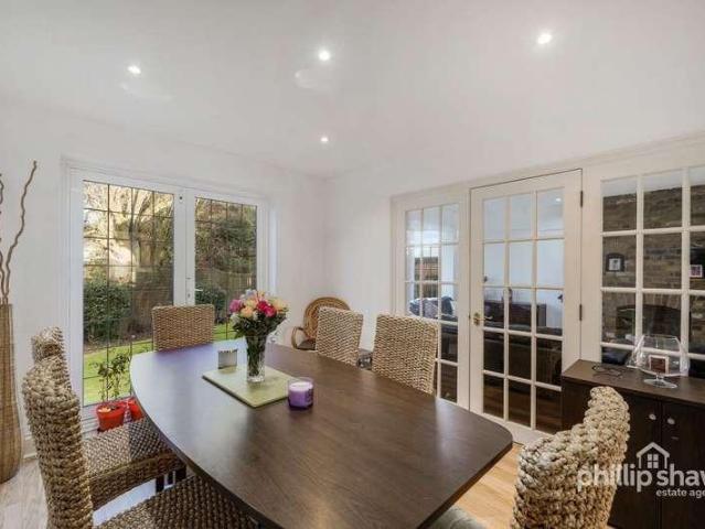 5 bed house for sale
