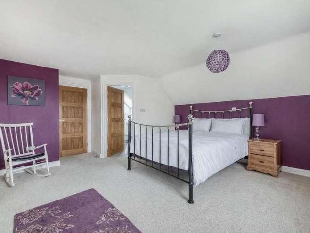 5 bed house for sale