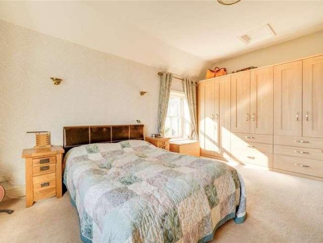 5 bed house for sale