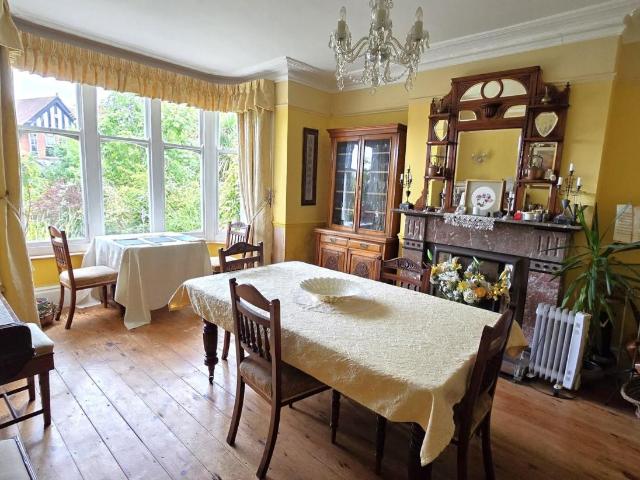 5 bed house for sale