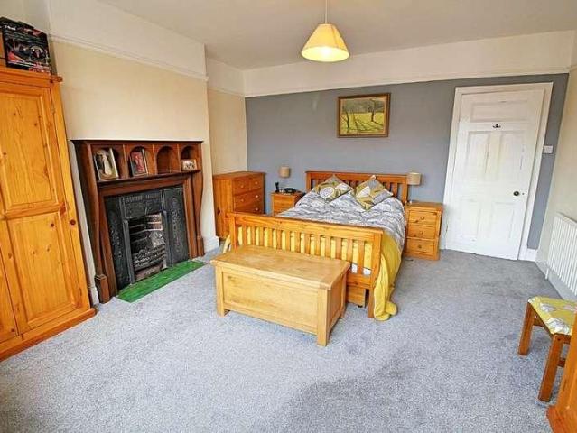 5 bed house for sale