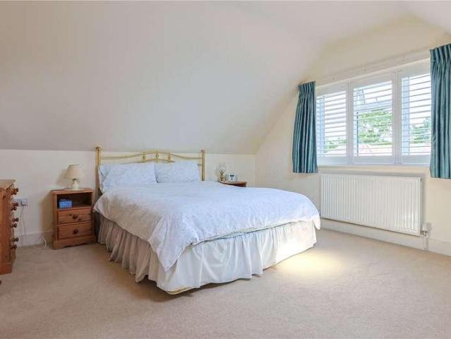 5 bed house for sale