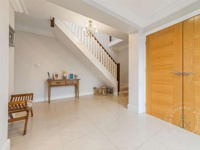 5 bed house for sale