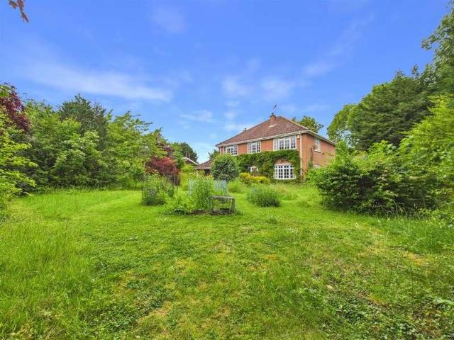 5 bed house for sale