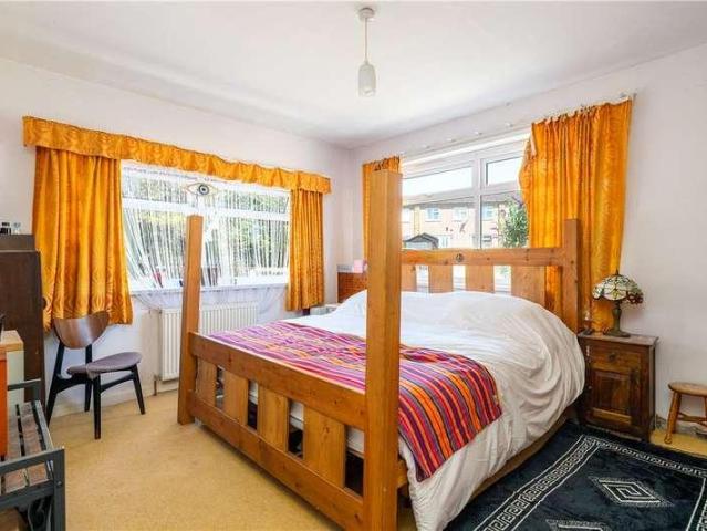 5 bed house for sale