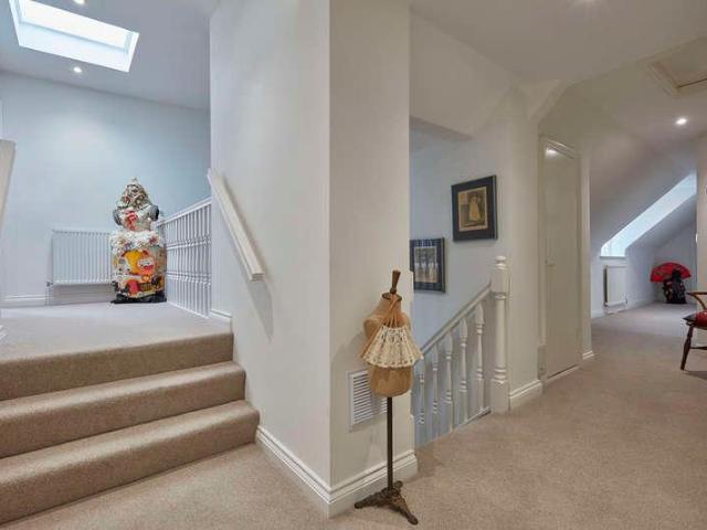 5 bed house for sale