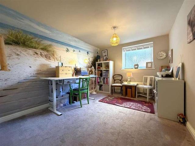 5 bed house for sale