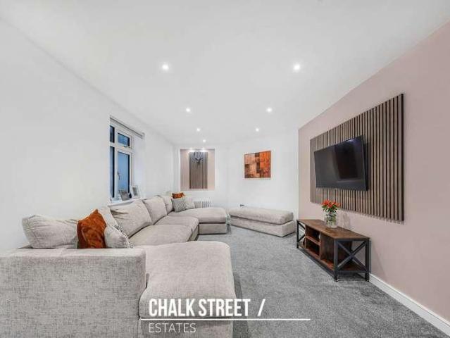 5 bed house for sale