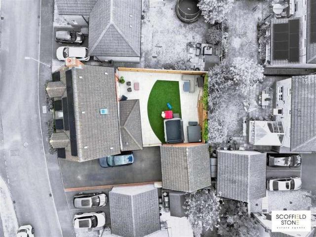 5 bed house for sale