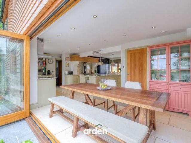 5 bed house for sale