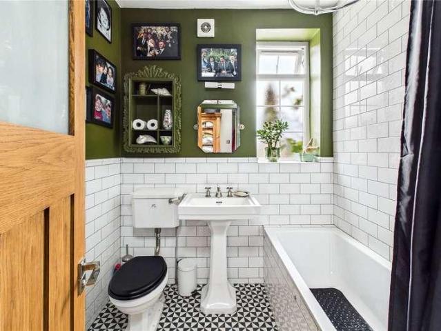 5 bed house for sale